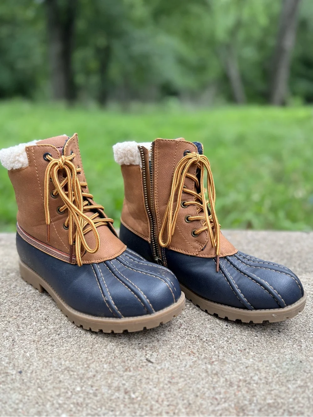 Tommy Hilfiger Duck Boots Size 4 Peacoat Brown Black Faux Shearling Lace Up